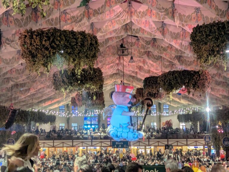 Oktoberfest: Afternoon vs Evening for First-Timers