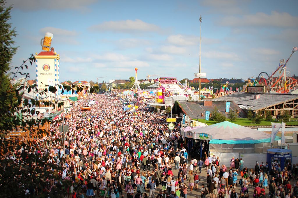 Oktoberfest vs Frühlingsfest: Which is Right for You?